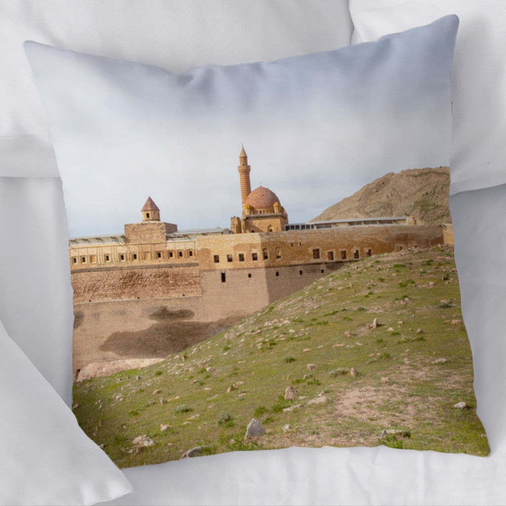 Ishak Pasha Palace  Ottoman Heritage of Eastern Anatolia Decorative pillow cover Görünüm 2