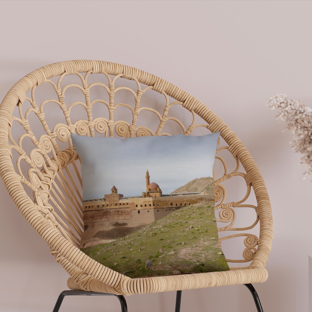 Ishak Pasha Palace  Ottoman Heritage of Eastern Anatolia Decorative pillow cover Görünüm 3