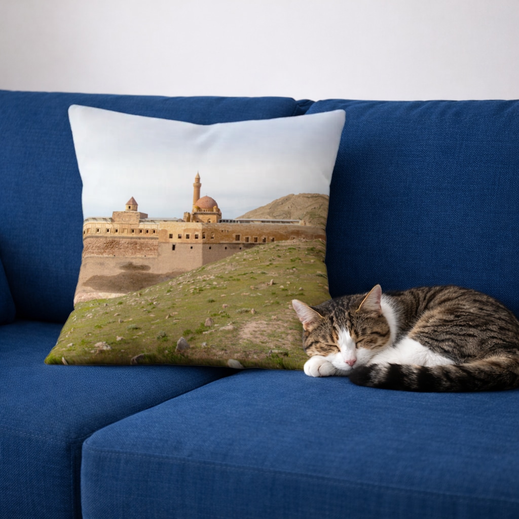Ishak Pasha Palace  Ottoman Heritage of Eastern Anatolia Decorative pillow cover Görünüm 5