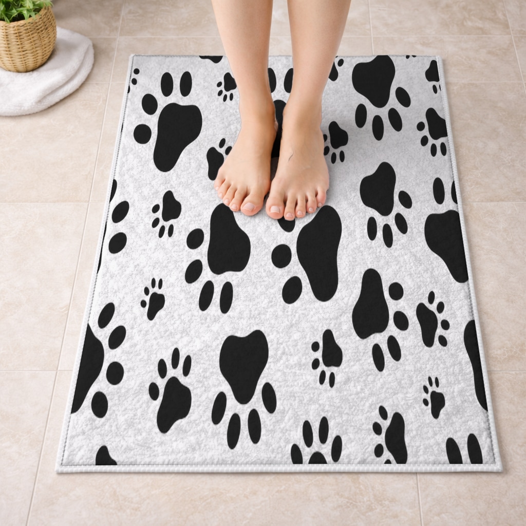 Black and White Paw Pattern Design Bath Mat Görünüm 1
