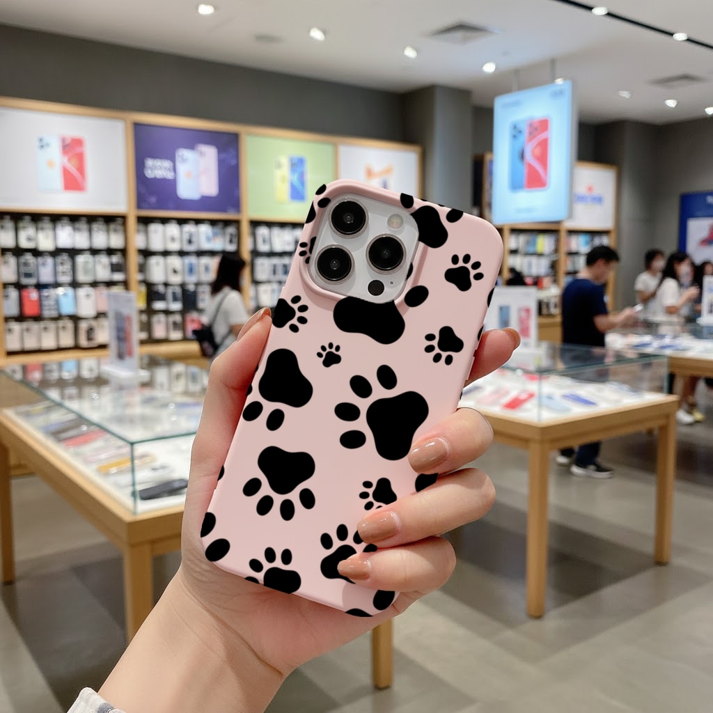 Black and White Paw Pattern Design iphone 16 pro and pro max Görünüm 2
